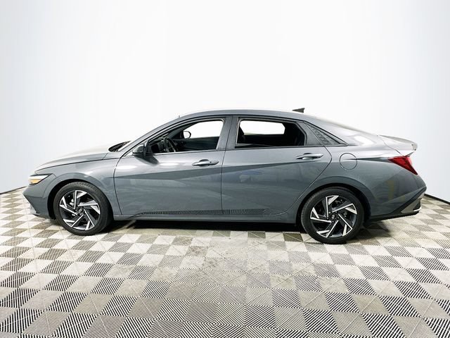 Used 2025 Hyundai Elantra Sport FWD image 6