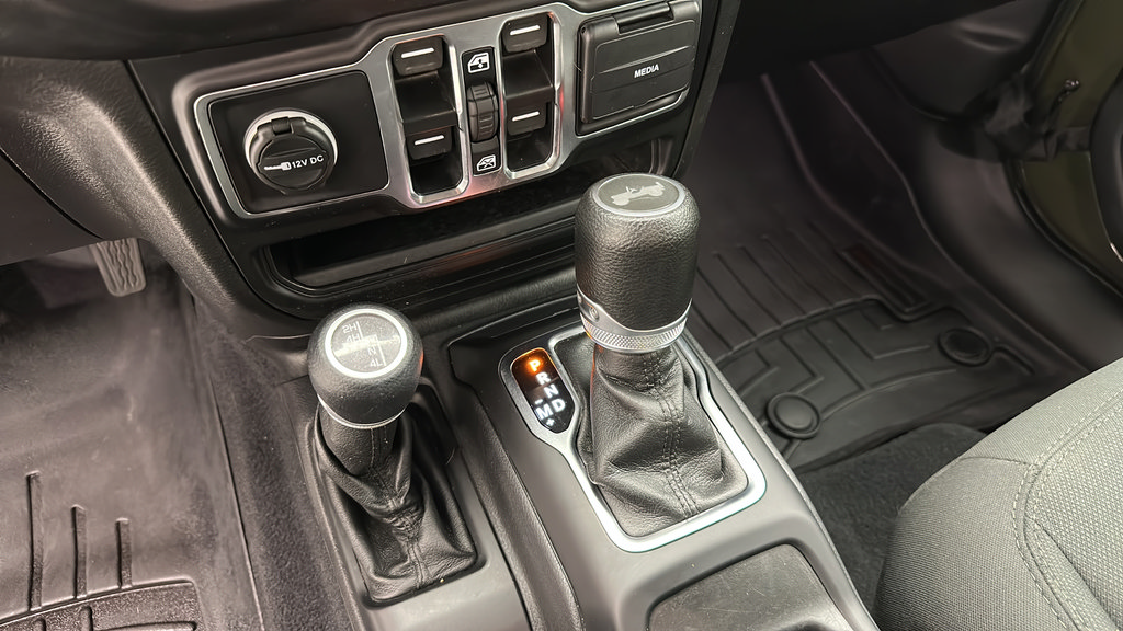 Used 2021 Jeep Wrangler Unlimited Sport AWD/4WD image 20