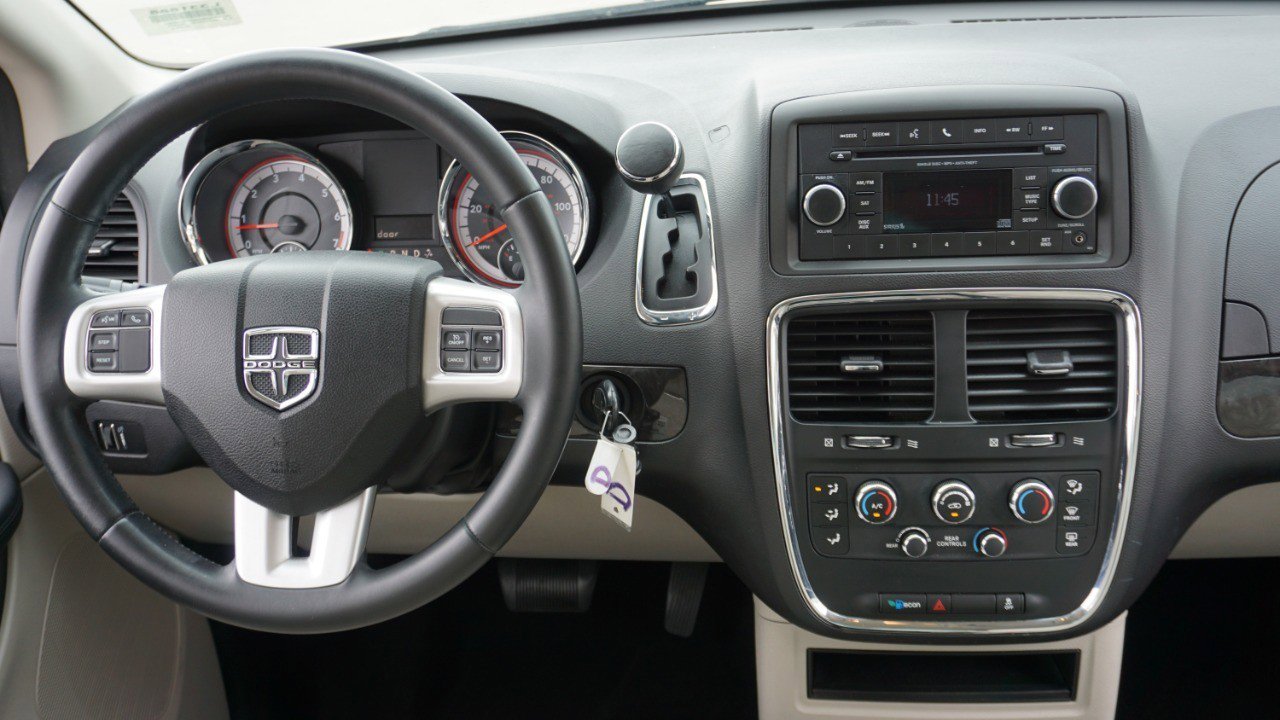 Used 2013 Dodge Grand Caravan SE image 23