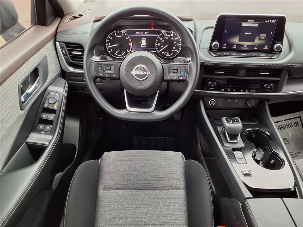 Used 2023 Nissan Rogue SV image 3