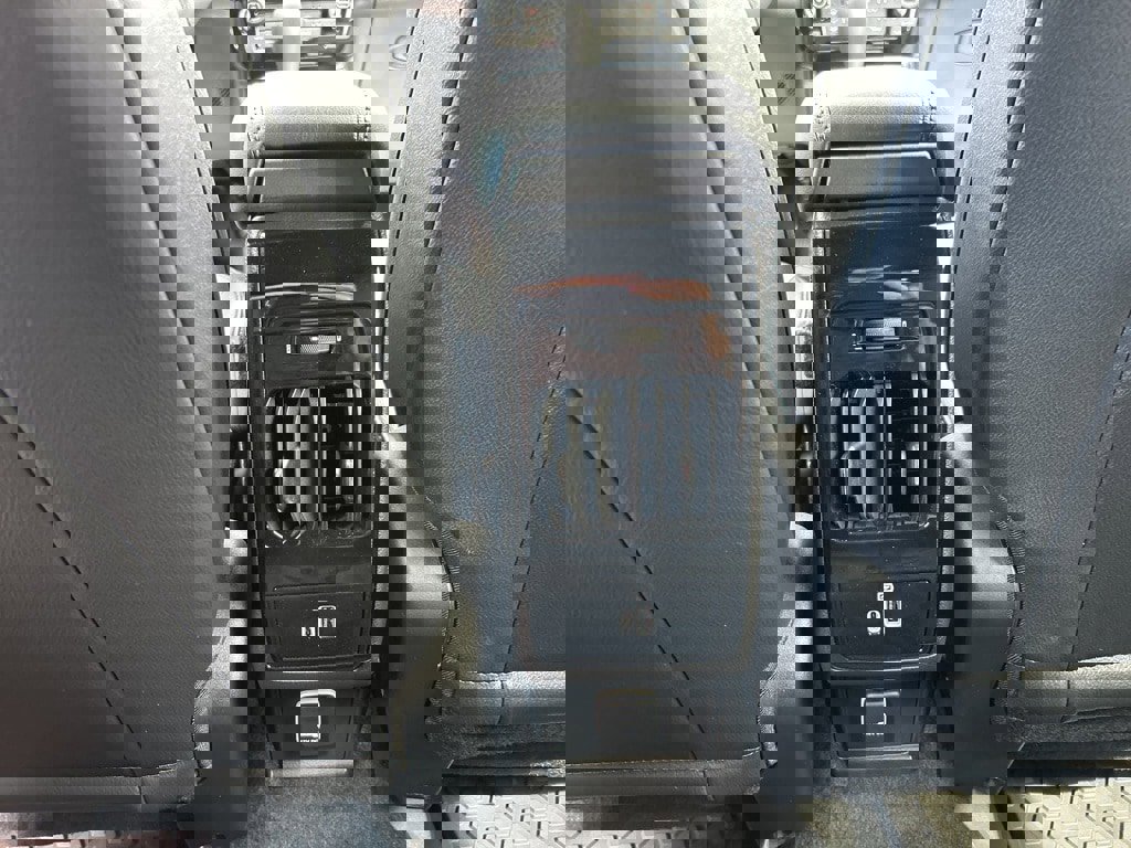 New 2025 Jeep Compass Latitude w/ Sun & Sound Group image 13