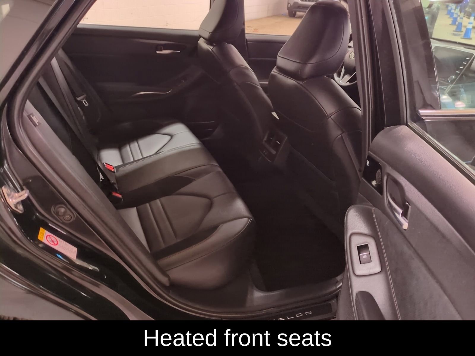 Used 2019 Toyota Avalon XSE image 12