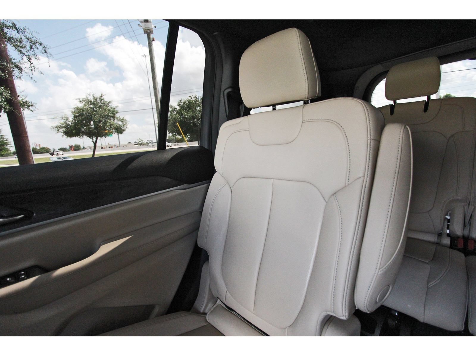 Used 2025 Jeep Grand Cherokee L Limited RWD image 14