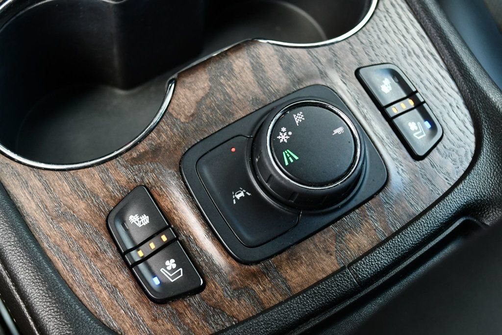 Used 2021 GMC Acadia Denali w/ Denali Technology Package FWD image 57