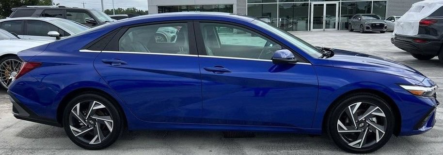 Used 2024 Hyundai Elantra Limited FWD image 1