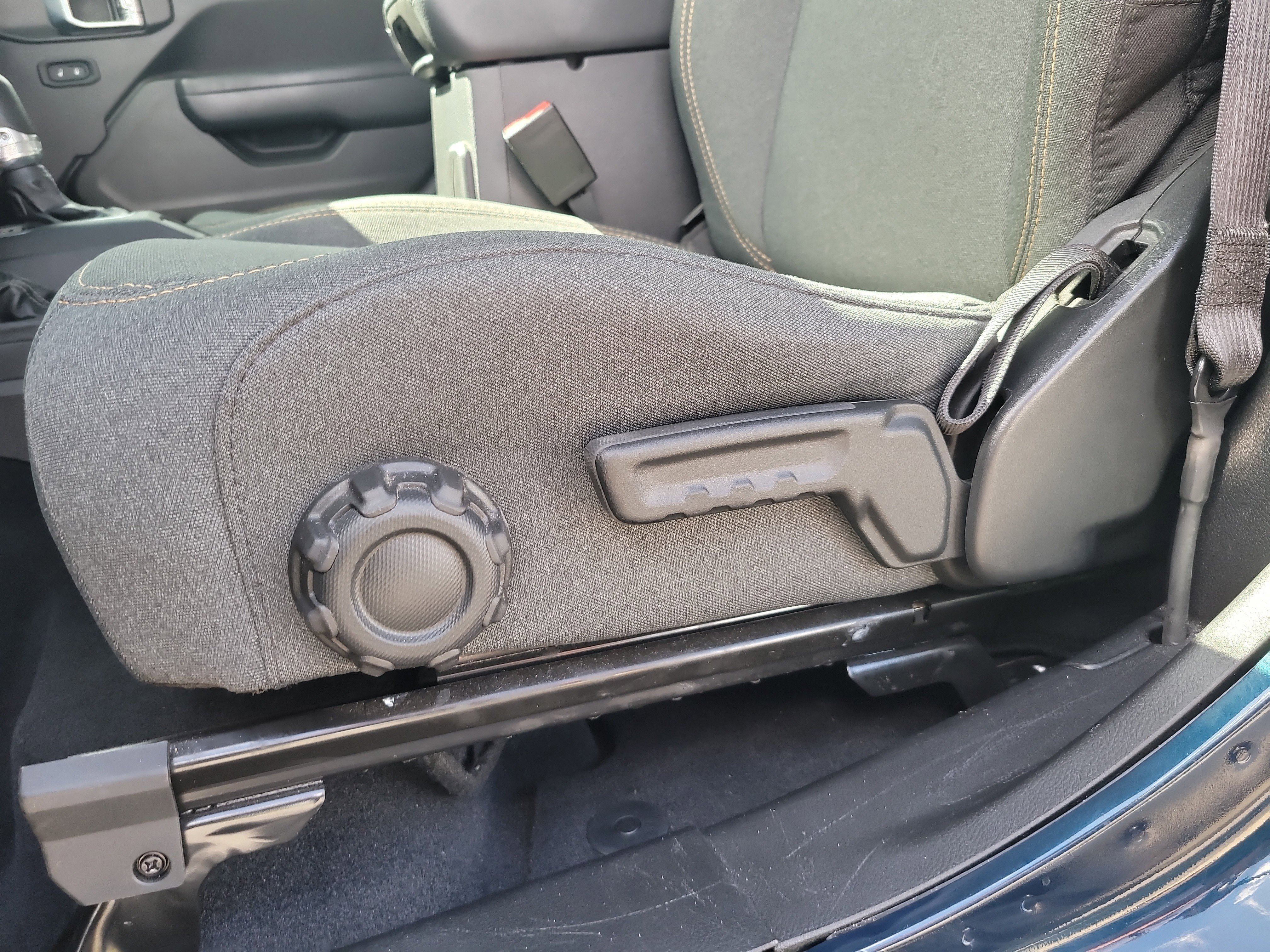 Used 2025 Jeep Wrangler Sport image 13