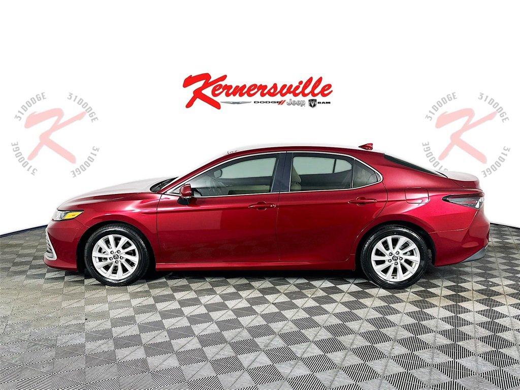 Used 2021 Toyota Camry LE image 4