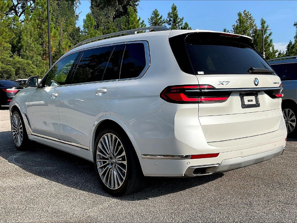Used 2024 BMW X7 xDrive40i w/ Premium Package AWD/4WD image 3