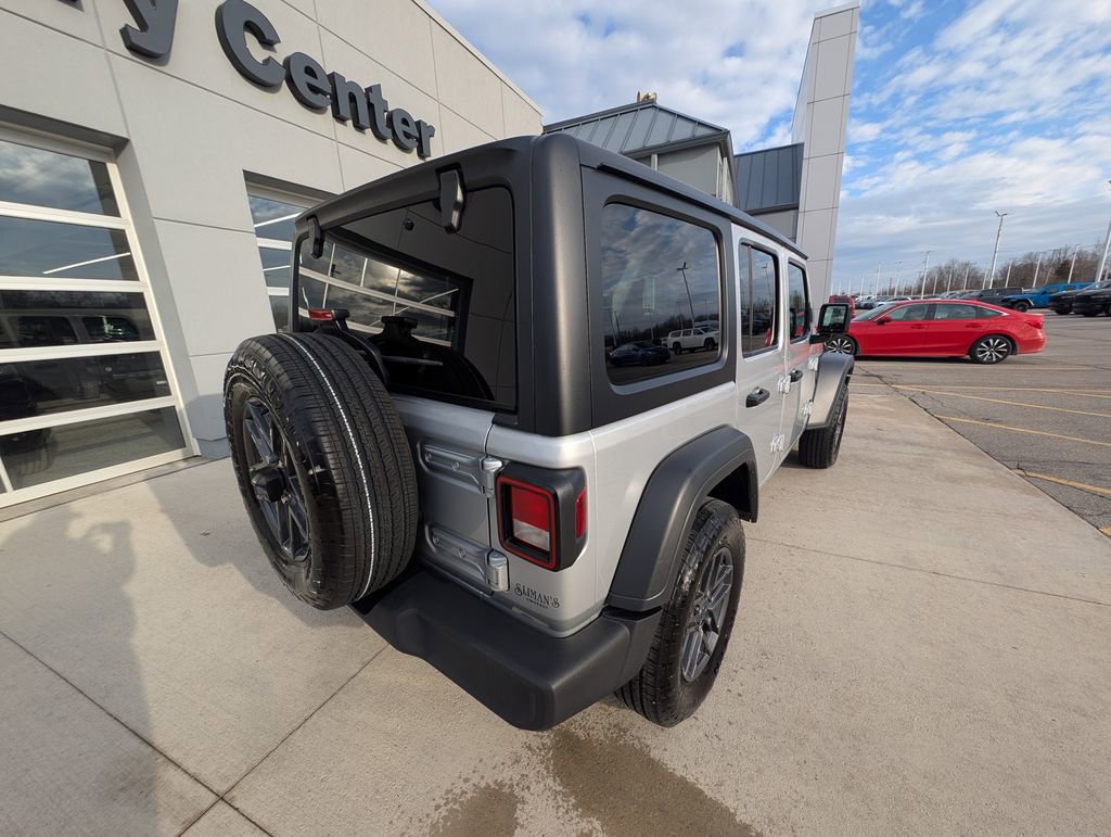 Used 2024 Jeep Wrangler Sport S image 5