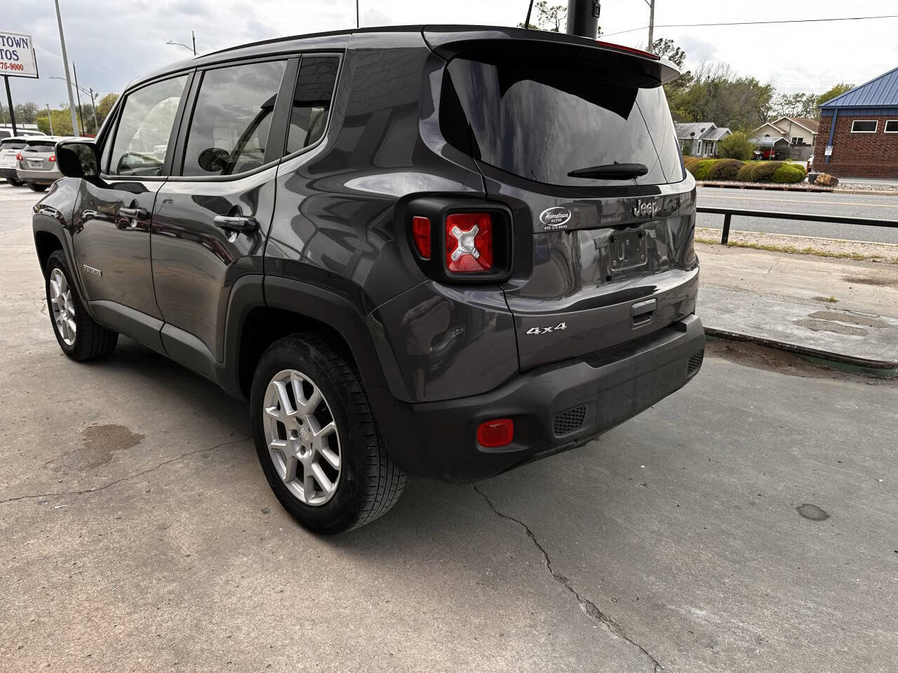 Used 2023 Jeep Renegade Latitude AWD/4WD image 6