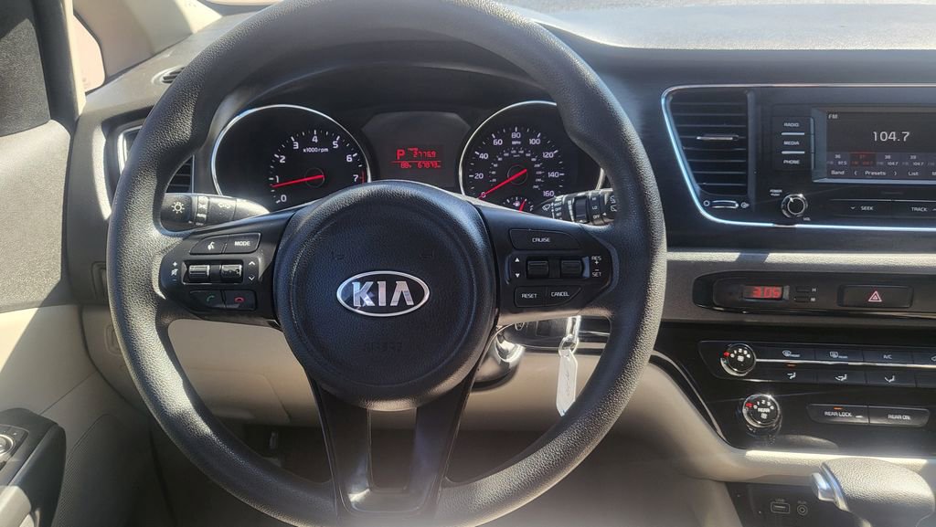 Used 2018 Kia Sedona L image 29