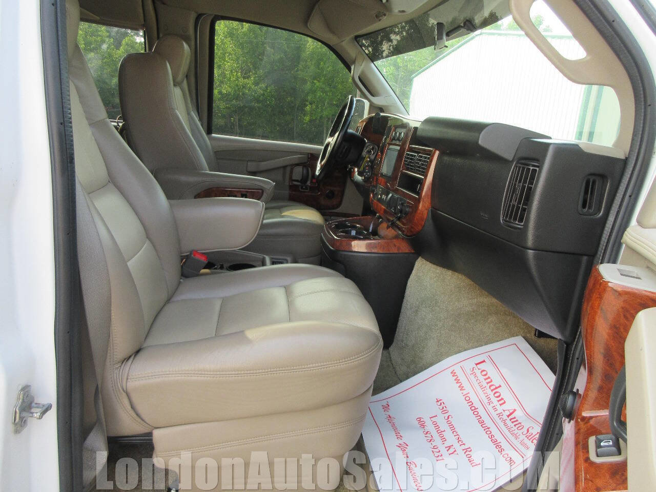 Used 2017 GMC Savana 2500 RWD image 17