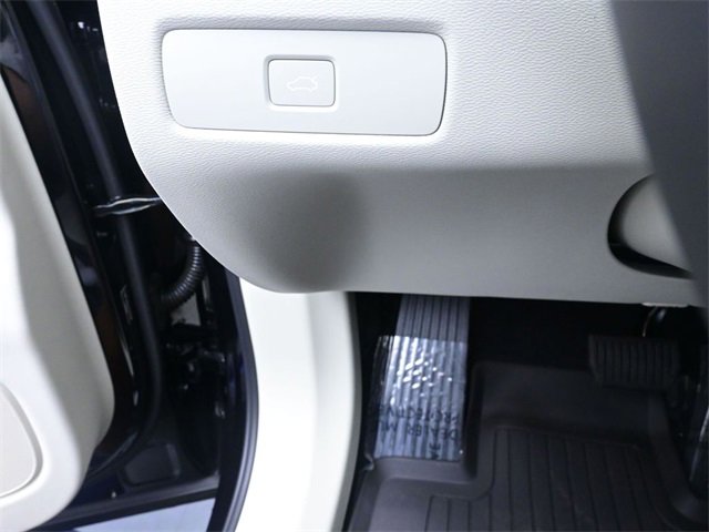 Used 2025 Volvo XC60 B5 Plus w/ Protection Package Premier image 16