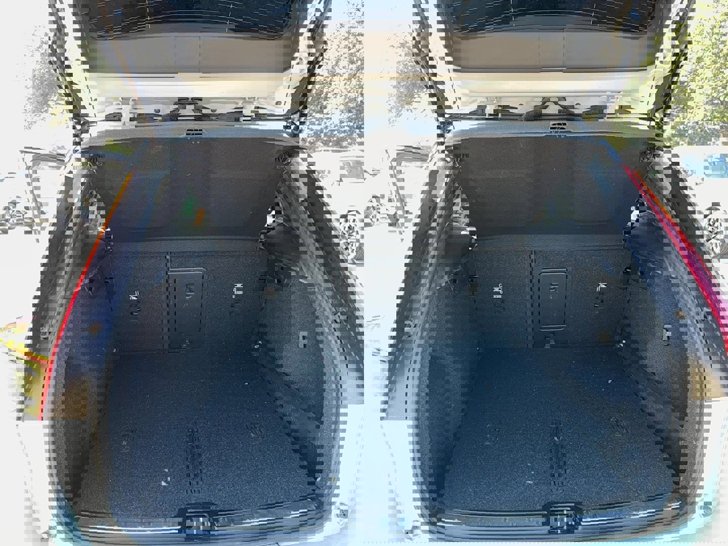 Used 2021 Volvo XC40 T5 R-Design w/ Protection Package Premier image 21