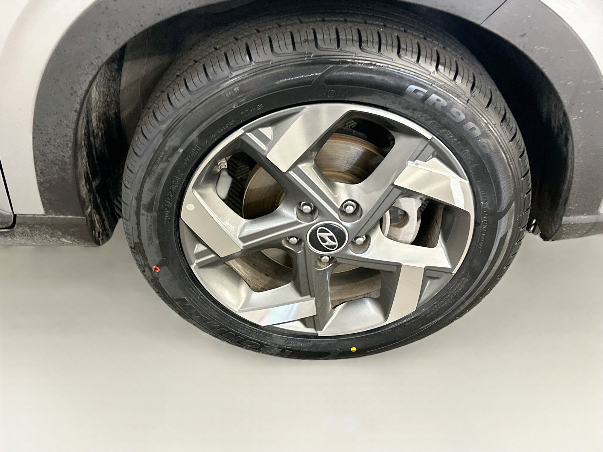 Used 2025 Hyundai Venue SEL FWD image 11