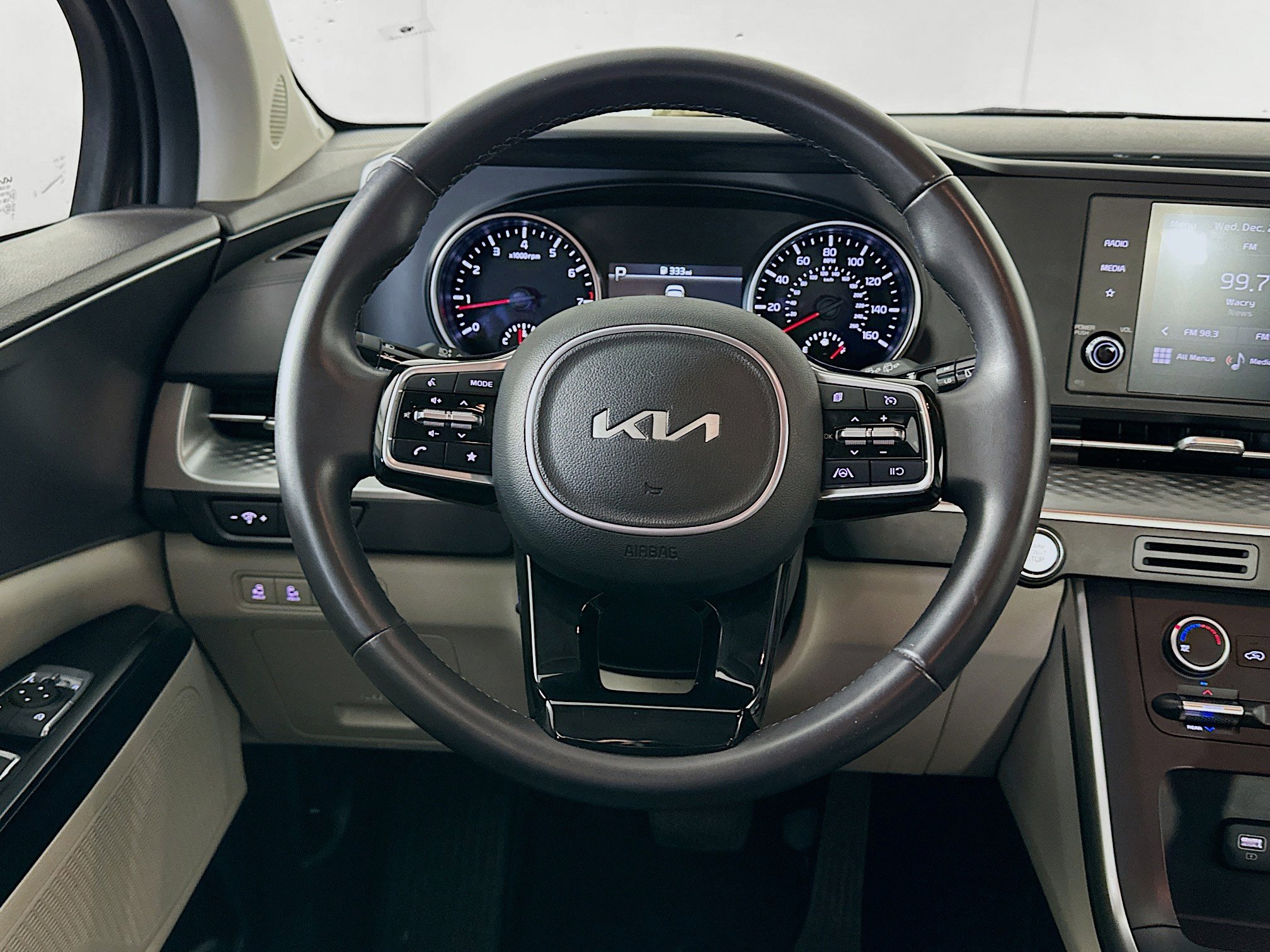 Used 2024 Kia Carnival LX image 17