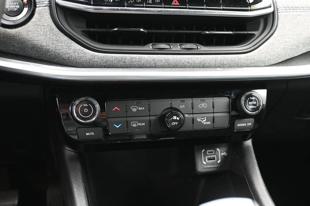 Used 2024 Jeep Compass Latitude AWD/4WD image 17