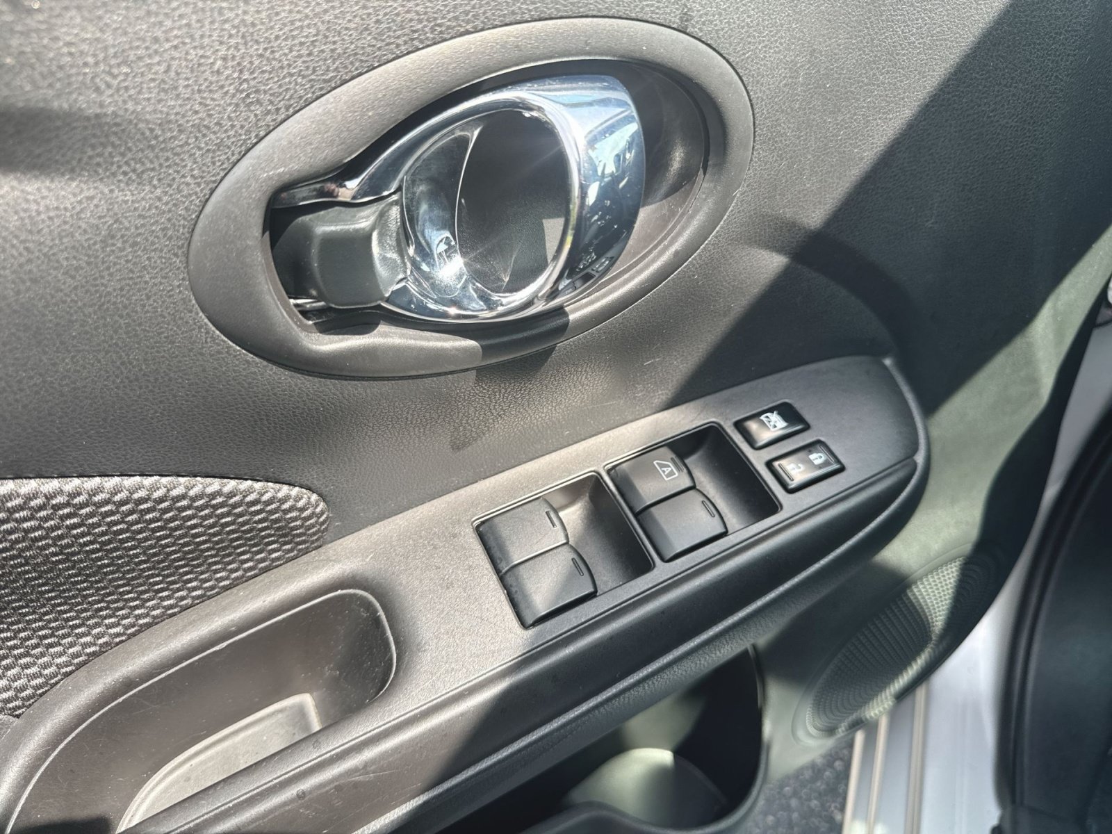 Used 2018 Nissan Versa SV FWD image 9