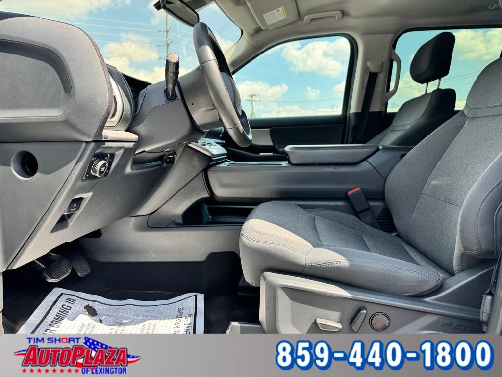 Used 2025 Ford Expedition Active AWD/4WD image 28