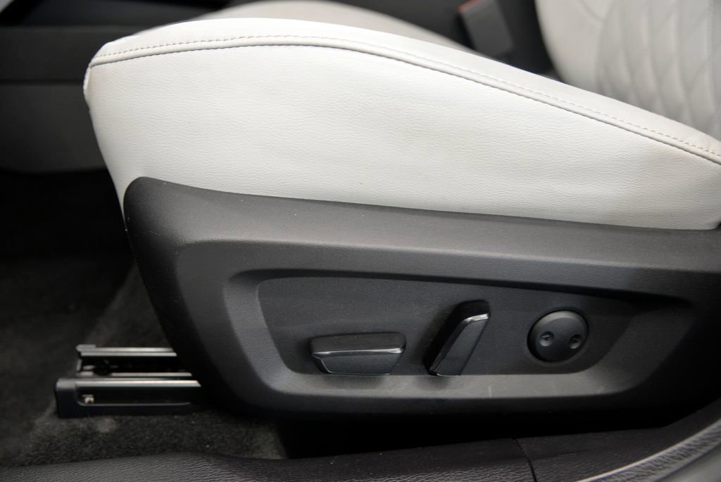 Used 2022 Mitsubishi Outlander SEL image 16