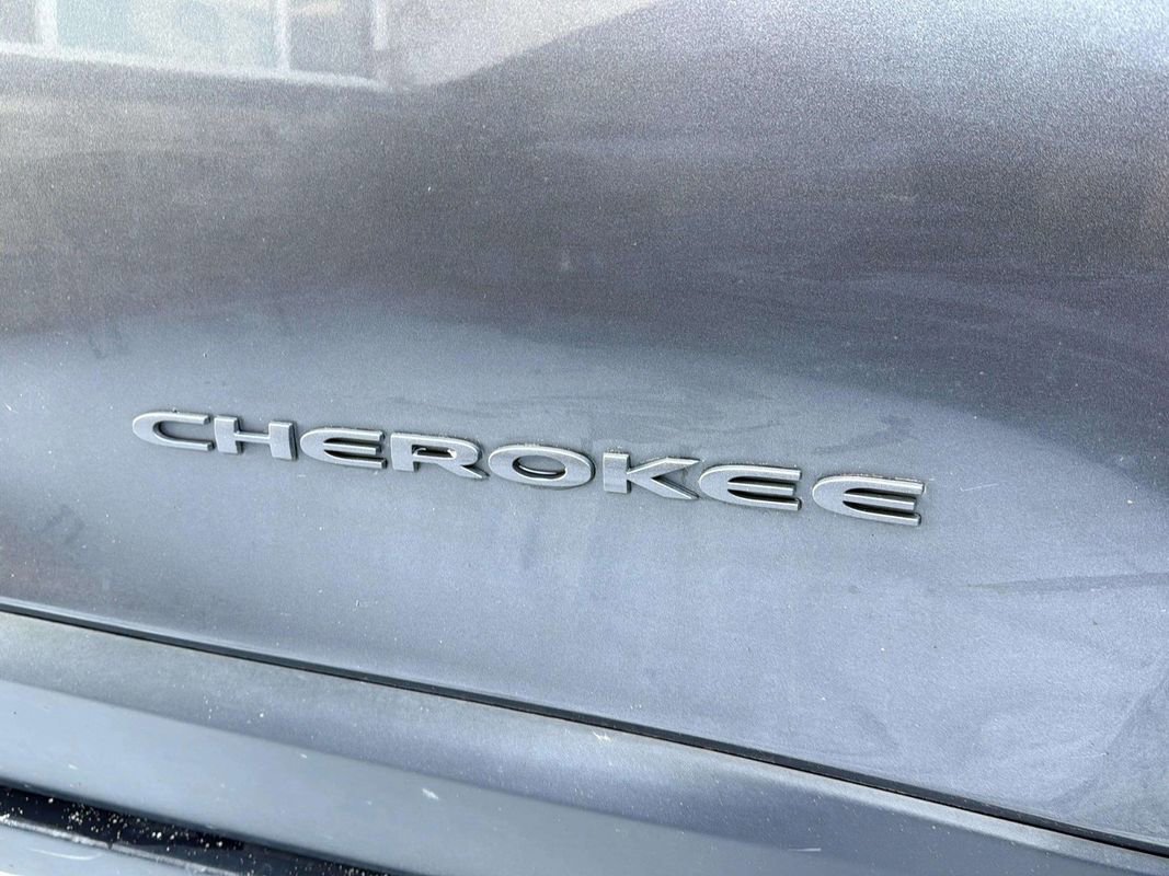 Used 2016 Jeep Cherokee Trailhawk w/ Cold Weather Group image 21