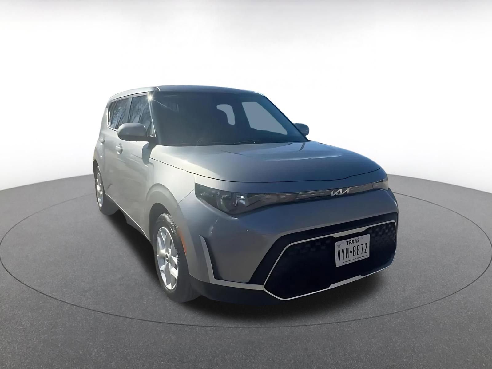 Used 2025 Kia Soul LX w/ LX Technology Package FWD image 3