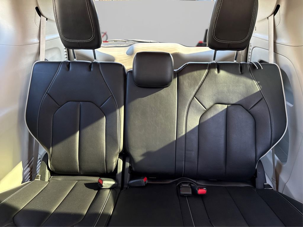 Used 2024 Chrysler Pacifica Limited FWD image 38