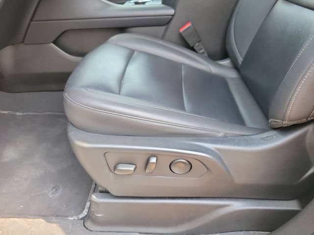 Used 2024 Chevrolet Suburban LT RWD image 16