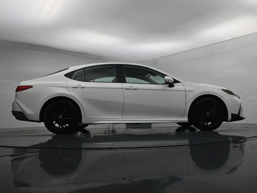 Used 2025 Toyota Camry SE AWD/4WD image 38