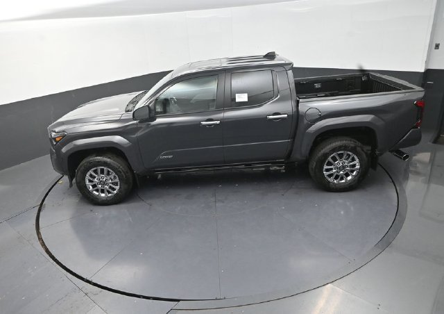Used 2026 Toyota Tacoma Limited AWD/4WD image 26
