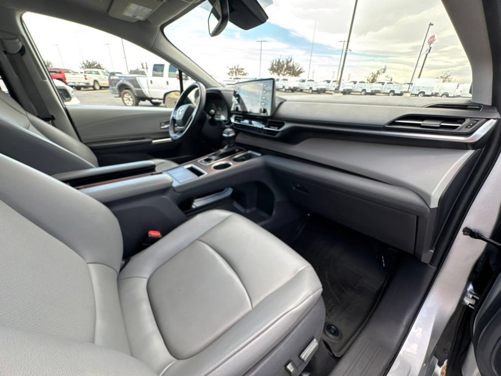 Used 2021 Toyota Sienna XLE w/ XLE Plus Package AWD/4WD image 41