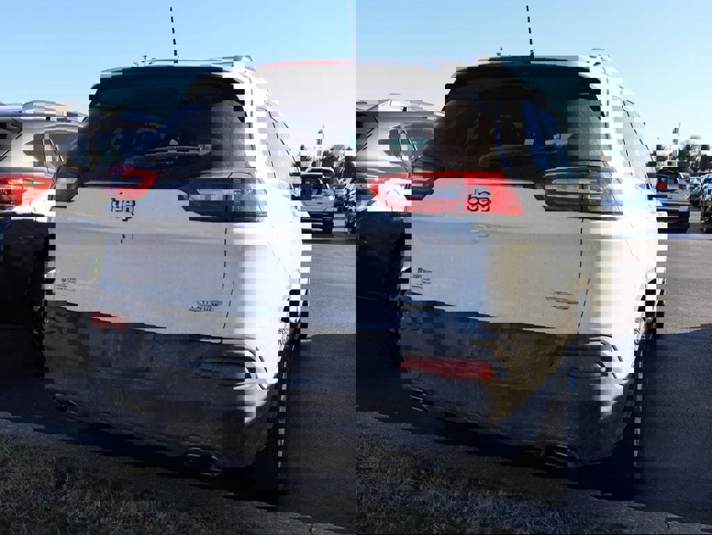 Used 2016 Jeep Cherokee Latitude w/ Comfort/Convenience Group image 9