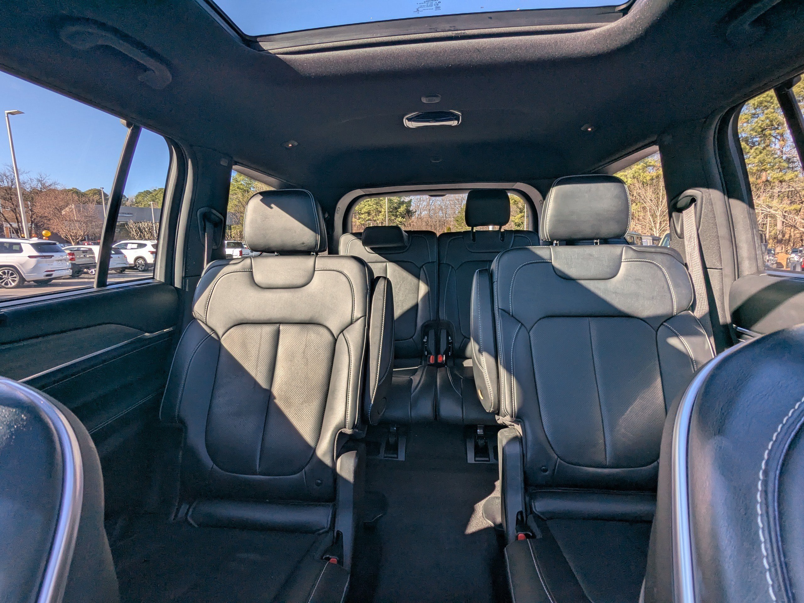 Used 2021 Jeep Grand Cherokee L Overland w/ Advanced Protech Group III image 10