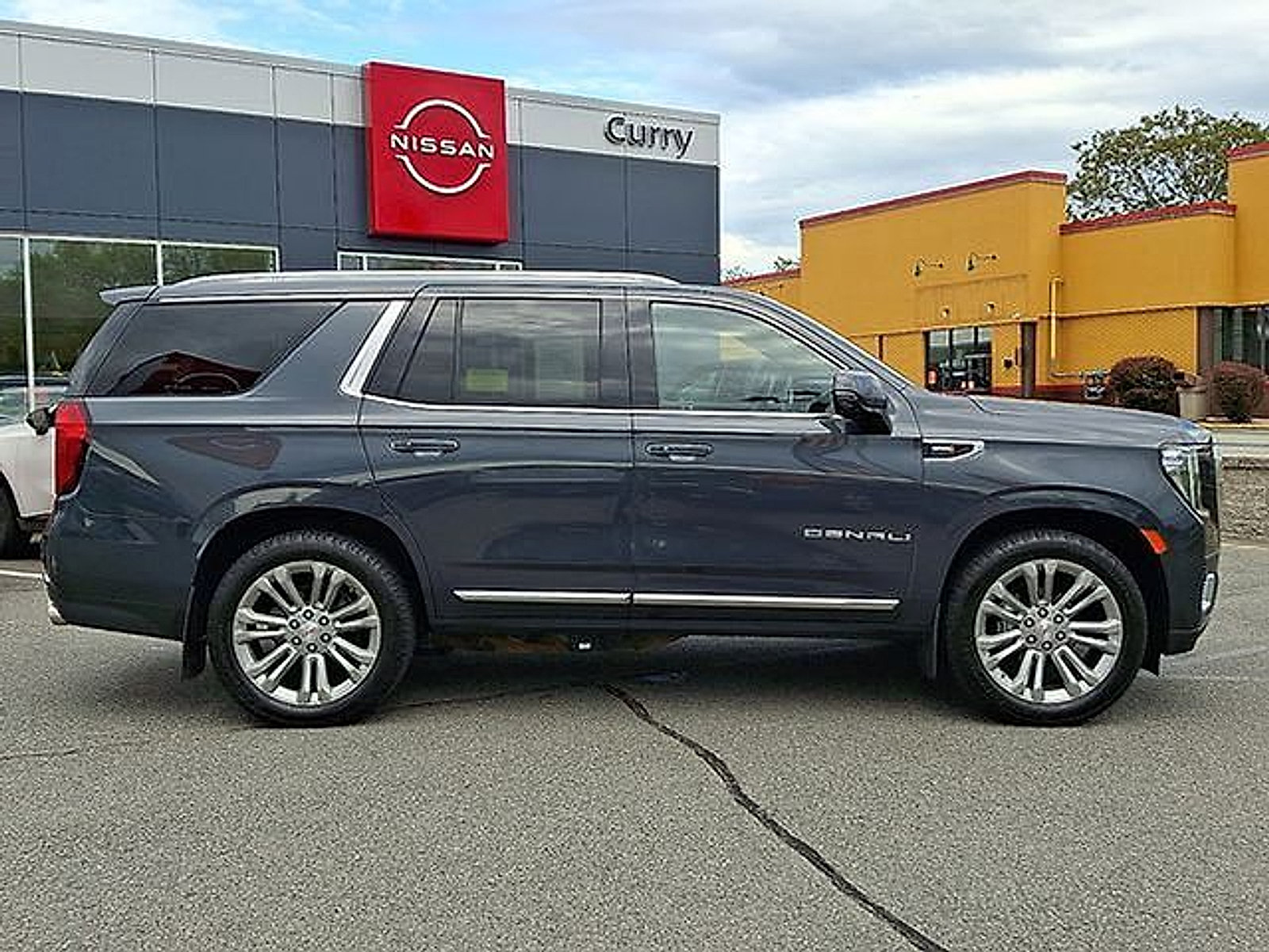 Used 2021 GMC Yukon Denali w/ Denali Ultimate Package AWD/4WD image 13