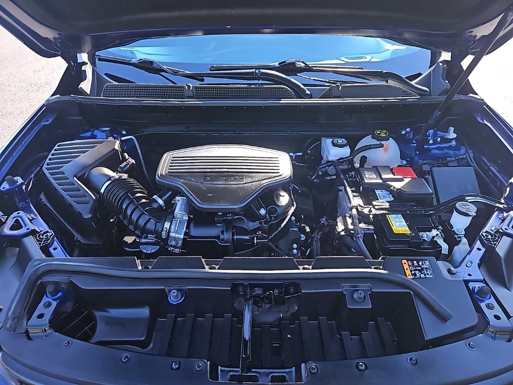 Used 2023 GMC Acadia SLT w/ Elevation Edition image 2