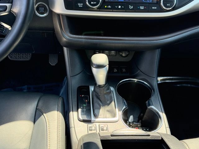 Used 2017 Toyota Highlander XLE AWD/4WD image 17