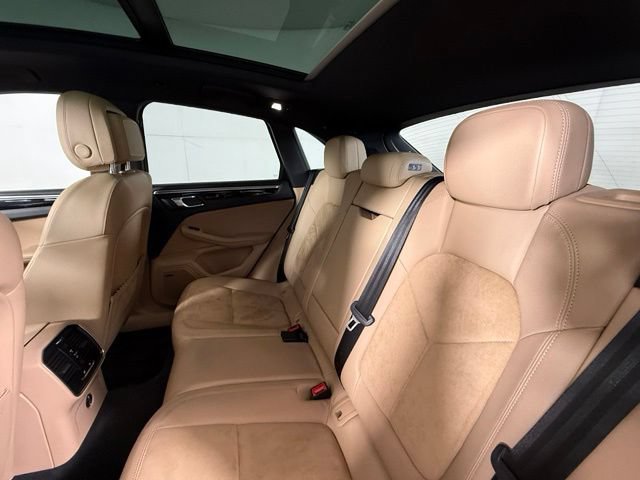 Used 2020 Porsche Macan AWD/4WD image 26
