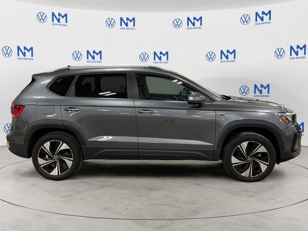 Used 2024 Volkswagen Taos SE image 6