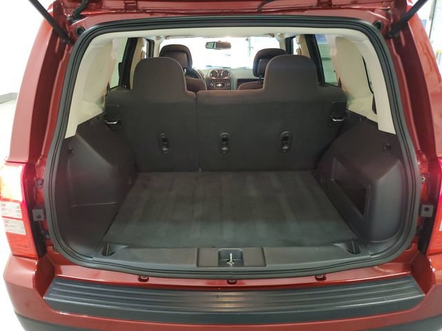 Used 2017 Jeep Patriot Sport w/ Power Value Group AWD/4WD image 6