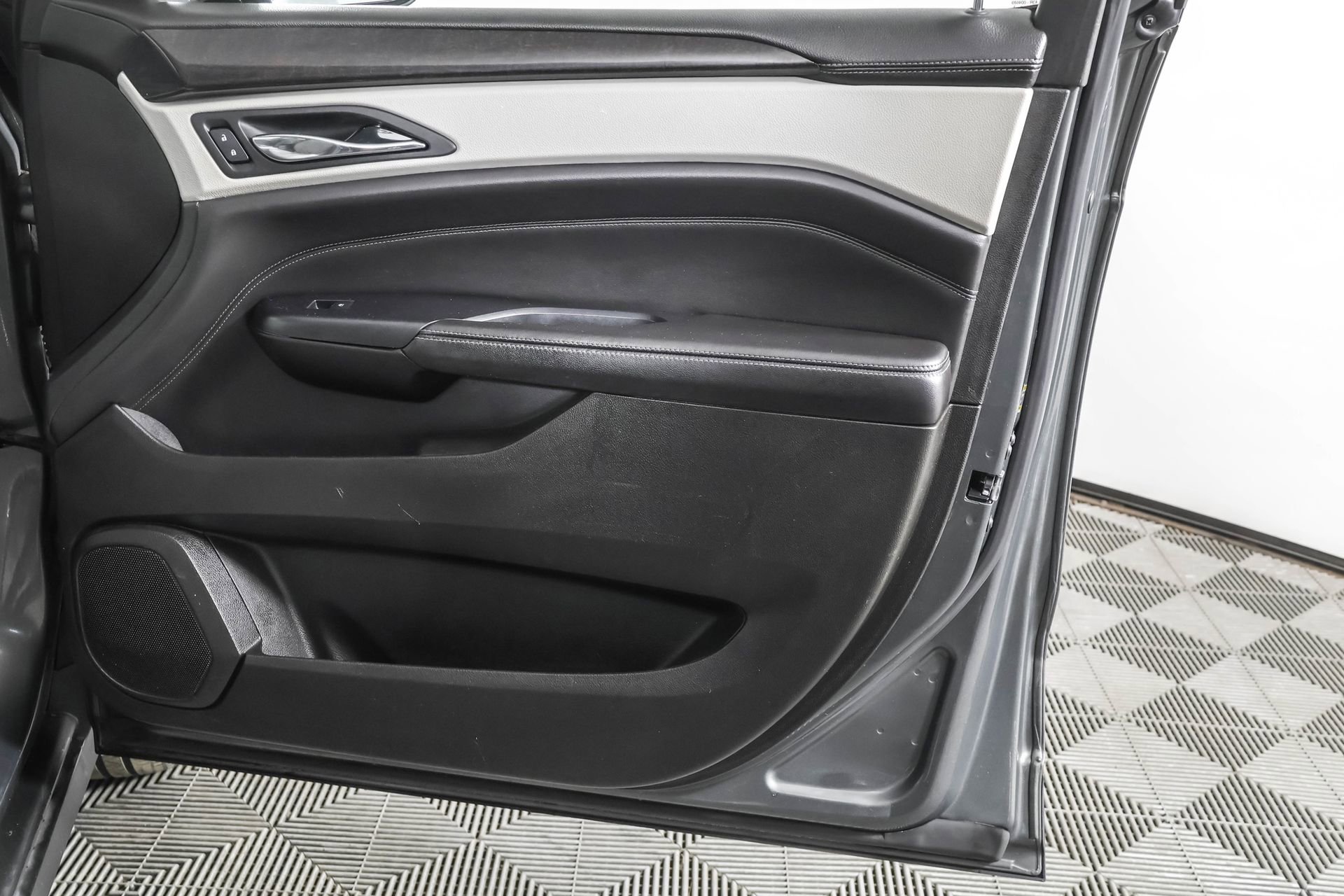 Used 2013 Cadillac SRX Premium image 50