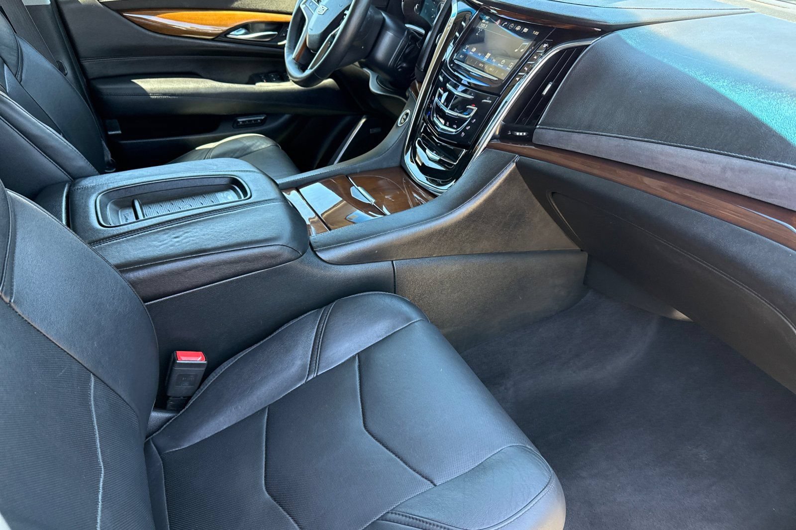 Used 2017 Cadillac Escalade ESV Luxury RWD image 17