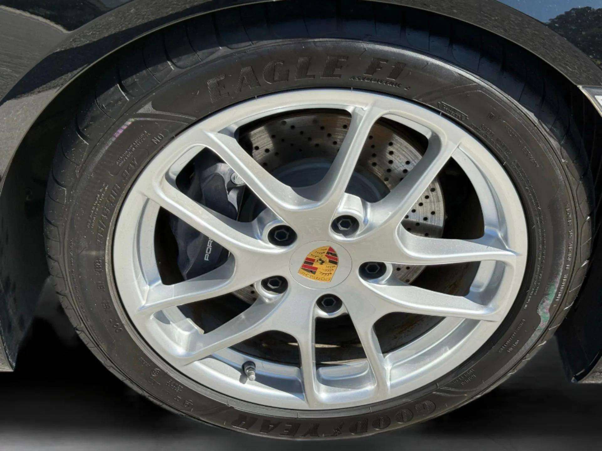 Used 2024 Porsche 718 Cayman w/ Sport Chrono Package image 26