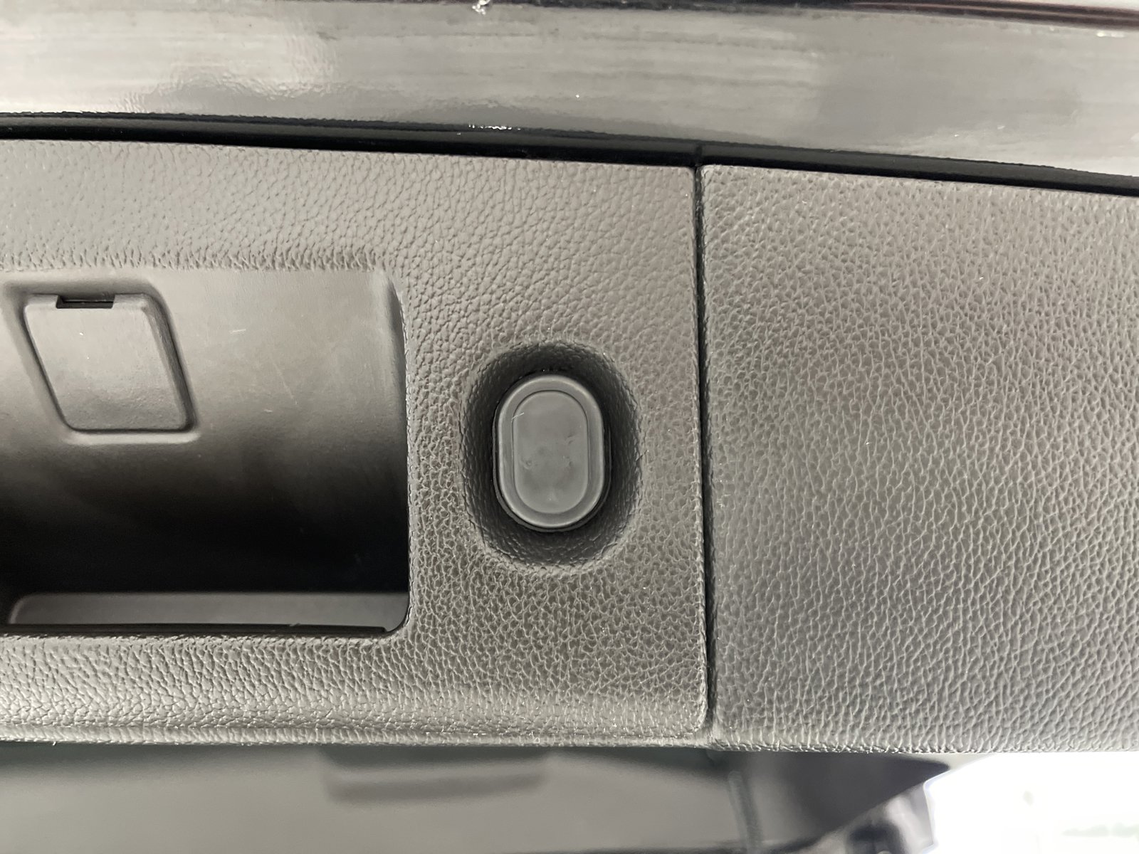 Used 2015 Cadillac Escalade ESV Premium AWD/4WD image 17