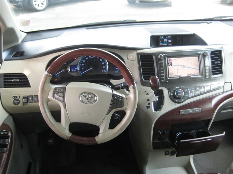 Used 2011 Toyota Sienna Limited w/ Premium Pkg AWD/4WD image 20
