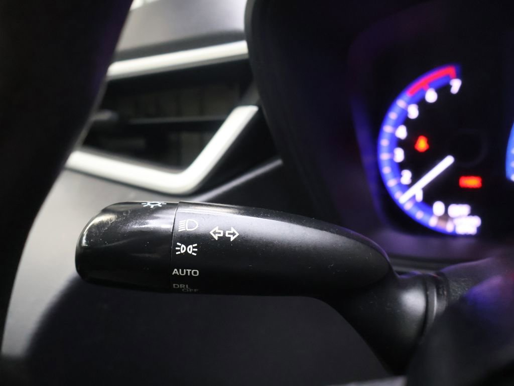 Used 2020 Toyota Corolla LE image 24
