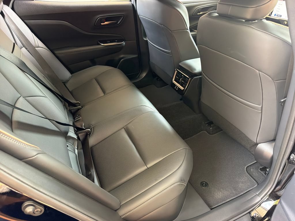 Used 2025 Toyota Crown AWD/4WD image 32