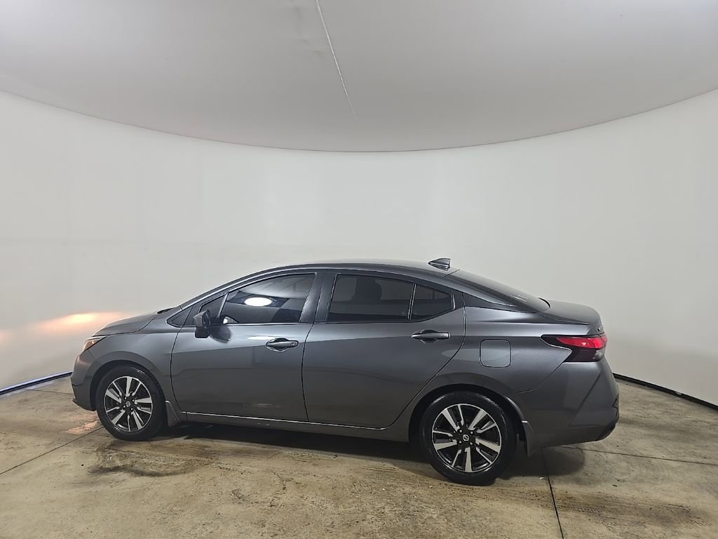 Used 2022 Nissan Versa SV image 4