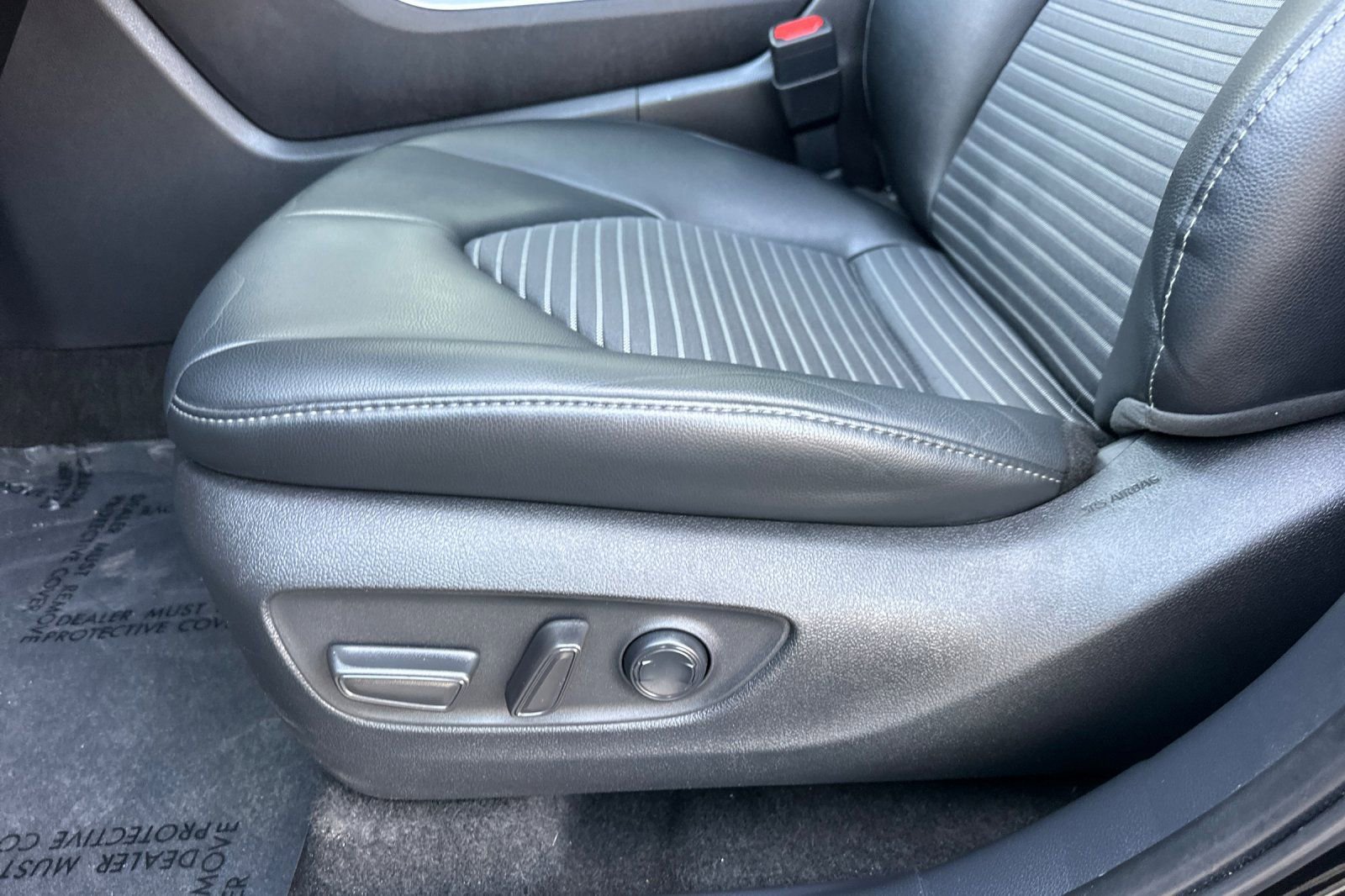 Used 2024 Toyota Highlander XSE FWD image 13