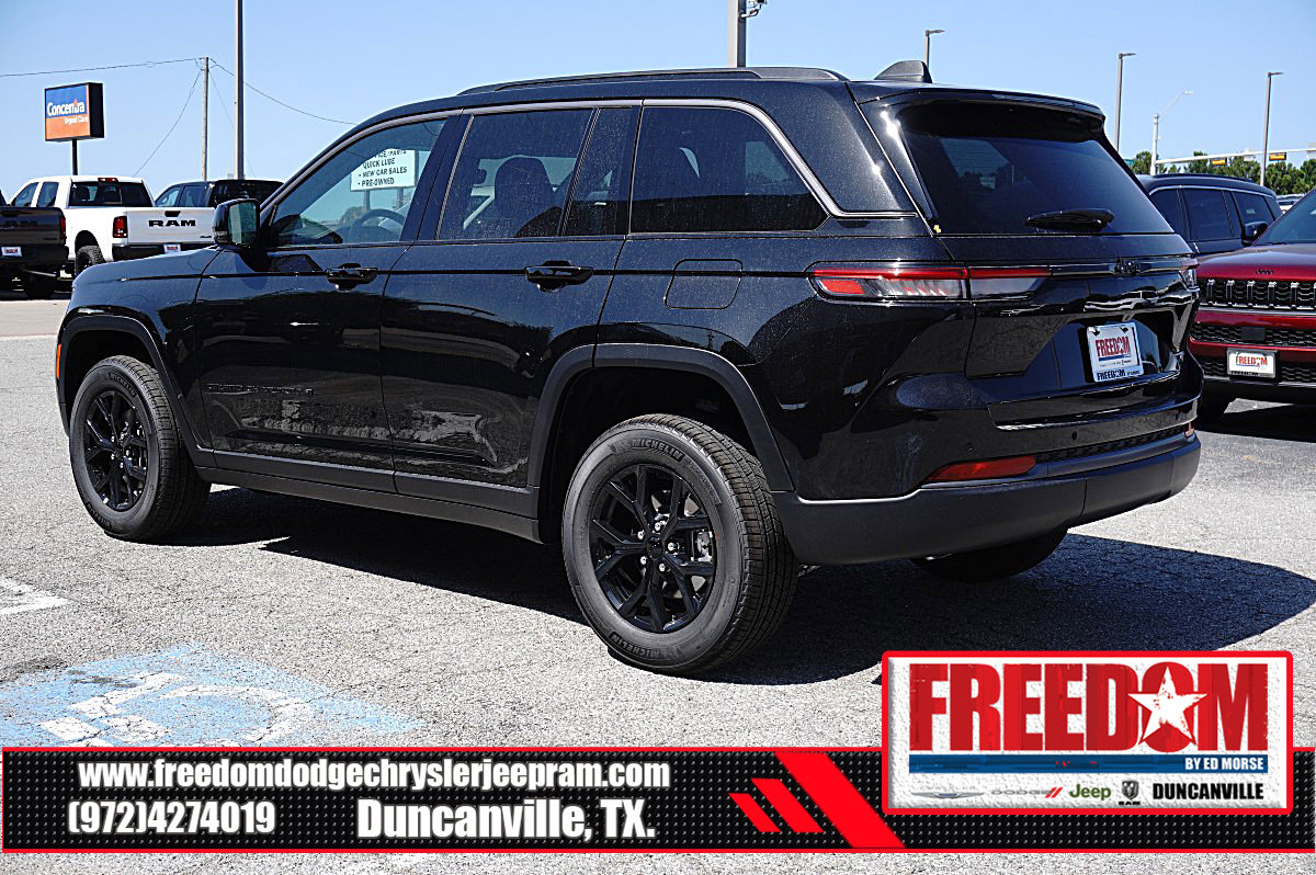 New 2026 Jeep Grand Cherokee Altitude RWD image 3
