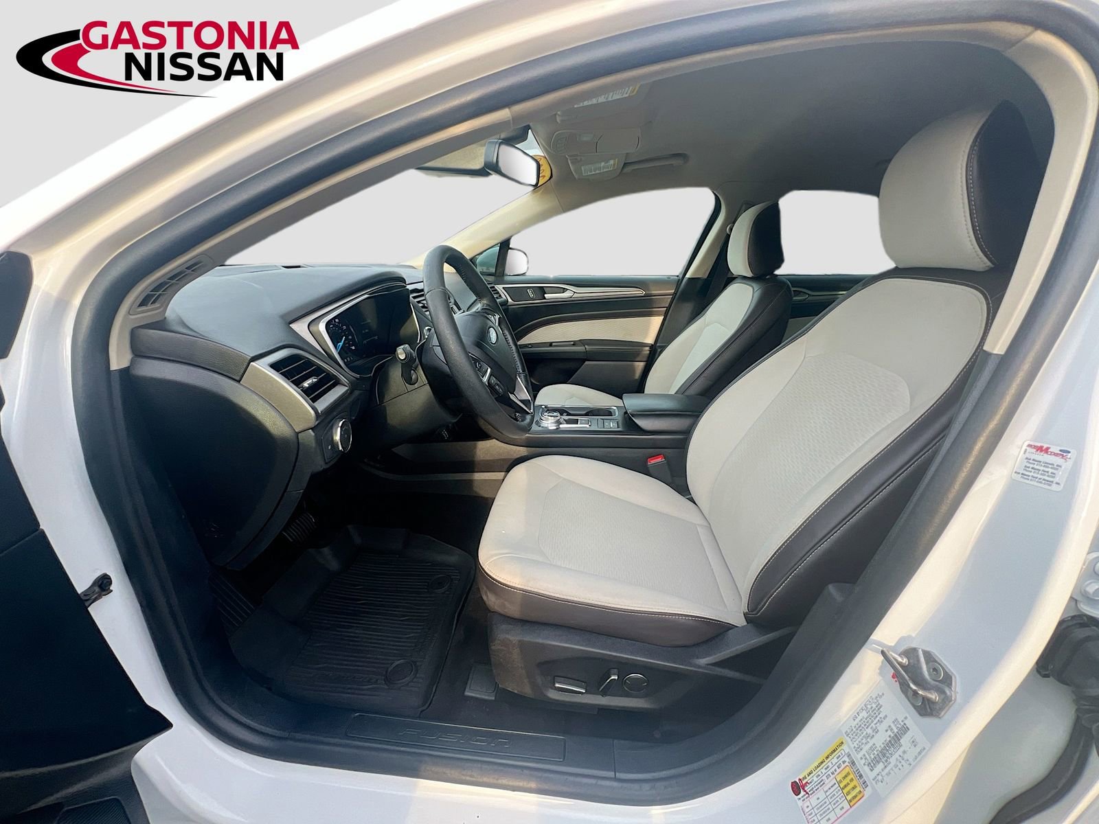 Used 2020 Ford Fusion SE w/ Equipment Group 151A image 27